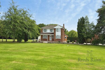 Camblesforth Road, 4 bedroom Detached House for sale, &pound;750,000