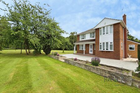 Camblesforth Road, 4 bedroom Detached House for sale, &pound;750,000