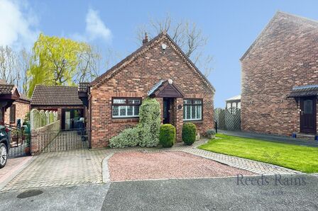 The Hollies, 3 bedroom Detached Bungalow for sale, &pound;325,000