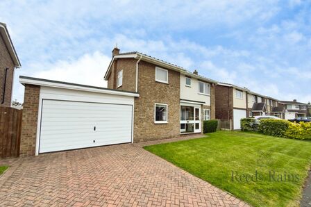 Spring Walk, 4 bedroom Detached House for sale, &pound;400,000