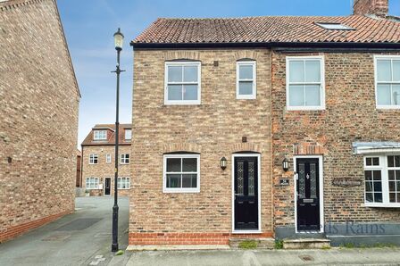 Millgate, 3 bedroom End Terrace House to rent, &pound;950 pcm