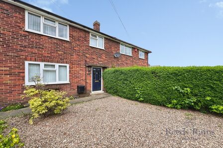 3 bedroom Mid Terrace House for sale