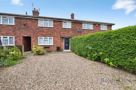 3 bedroom Mid Terrace House for sale