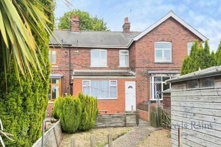 3 bedroom Mid Terrace House for sale