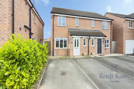 Pond View, 3 bedroom Semi Detached House to rent, &pound;1,150 pcm
