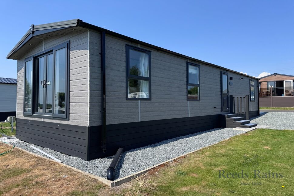 Main image of 2 bedroom Detached Property for sale, Cliffe Meadows Turnham Lane, Cliffe, North Yorkshire, YO8