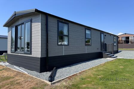 2 bedroom Detached Property for sale