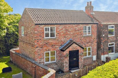 2 bedroom Detached House for sale