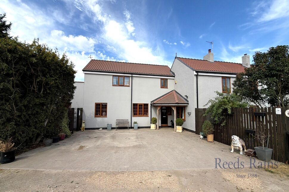 Main image of 4 bedroom Detached House for sale, Common Lane, Askern, North Yorkshire, DN6