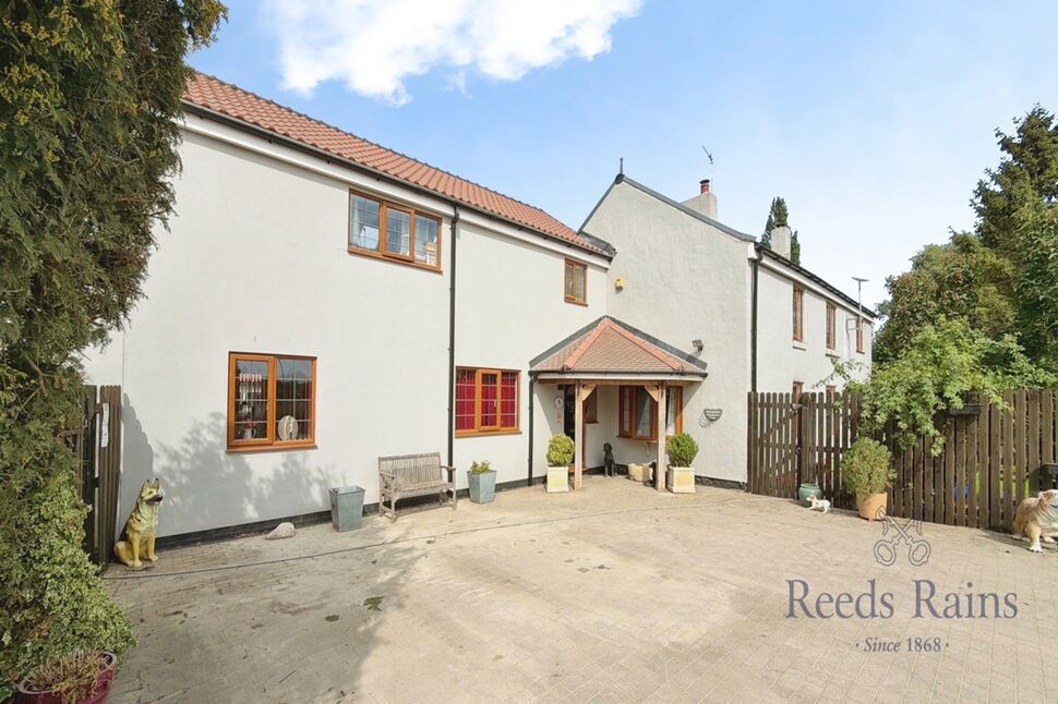 Main image of 4 bedroom Detached House for sale, Common Lane, Askern, North Yorkshire, DN6