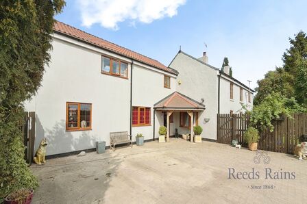 Common Lane, 4 bedroom Detached House for sale, &pound;800,000