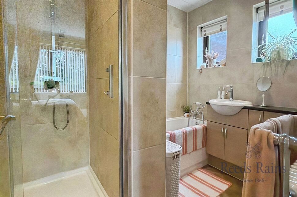 En-Suite Bathroom