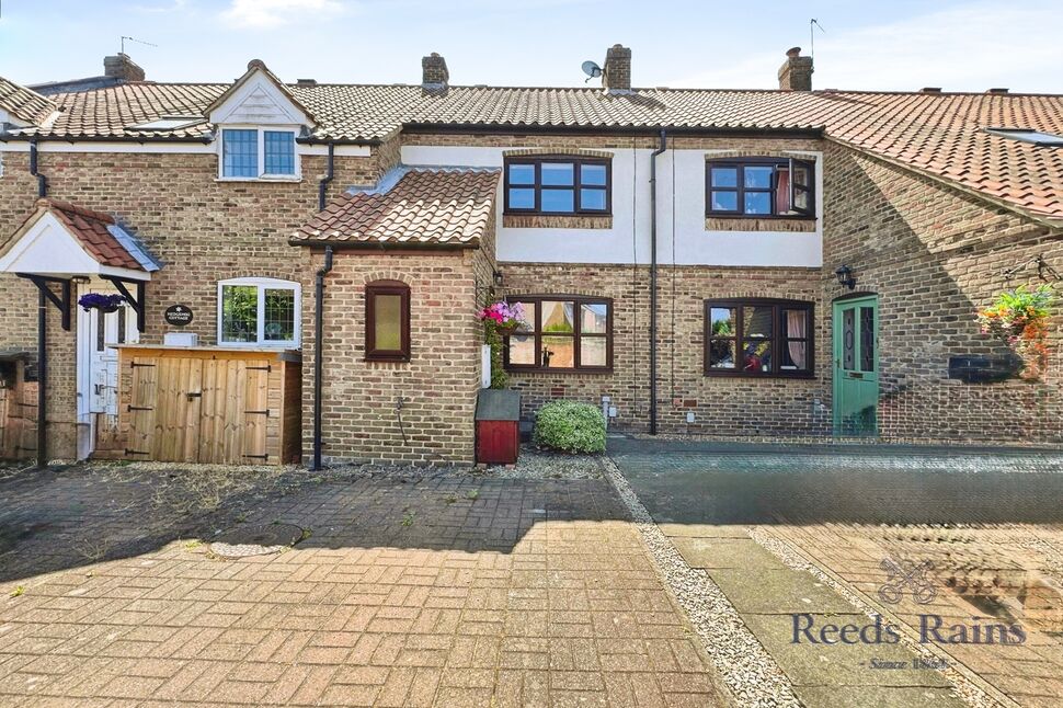 2 bedroom Mid Terrace House for sale