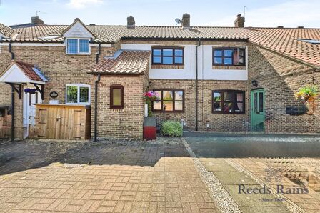 2 bedroom Mid Terrace House for sale