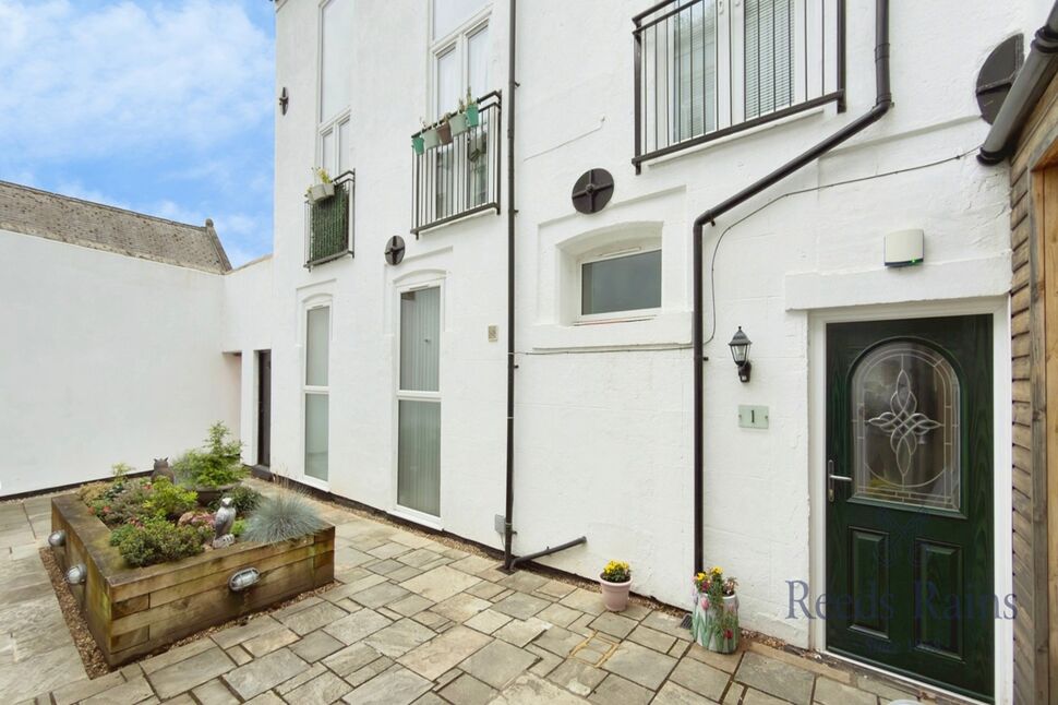 Main image of 2 bedroom Flat for sale, New Lane, Selby, North Yorkshire, YO8