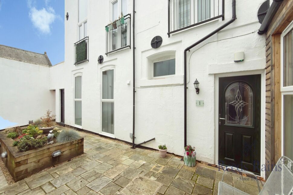 Main image of 2 bedroom Flat for sale, New Lane, Selby, North Yorkshire, YO8