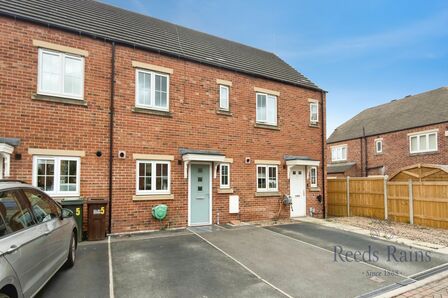 3 bedroom Mid Terrace House for sale