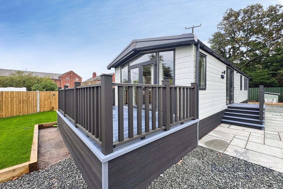 Main image of 2 bedroom Park Home Property for sale, Cliffe Common, Selby, North Yorkshire, YO8