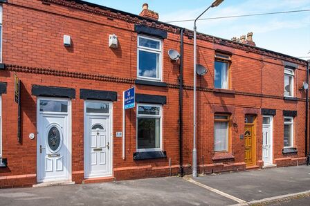 2 bedroom Mid Terrace House to rent