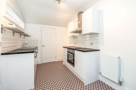 Cleveland Street, 2 bedroom Mid Terrace House to rent, £550 pcm