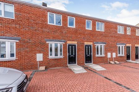 2 bedroom Mid Terrace House to rent