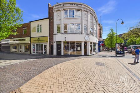 Ormskirk Street, 2 bedroom Flat to rent, &pound;700 pcm