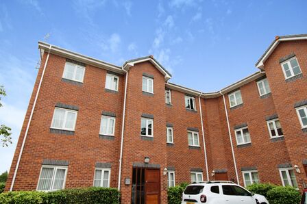 Lavender Gardens, 2 bedroom  Flat for sale, £105,000
