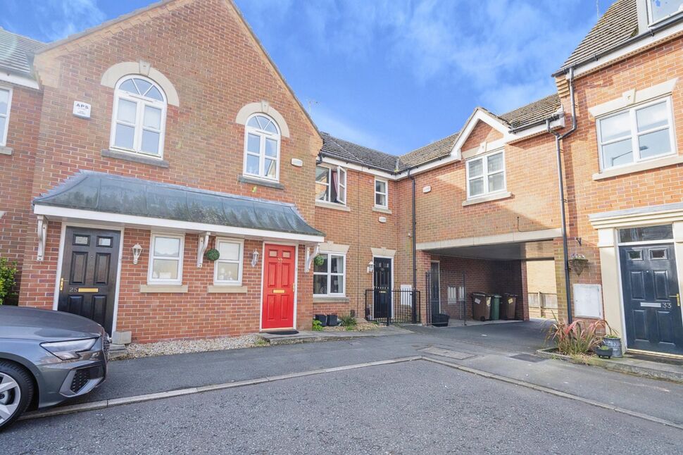 3 bedroom Mid Terrace House to rent
