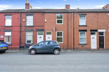 2 bedroom Mid Terrace House to rent