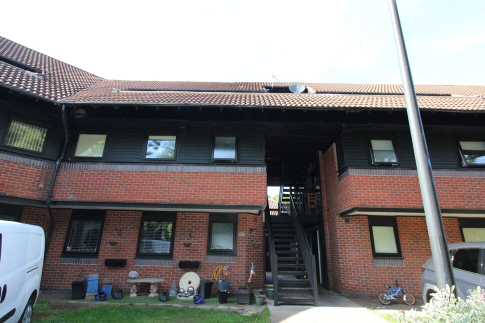 Main image of 2 bedroom Flat for sale, Hamnett Court, Birchwood, Cheshire, WA3