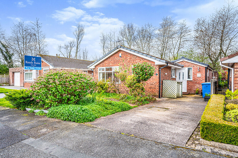 2 bedroom Detached Bungalow for sale, Mayfair Close, Great Sankey, WA5