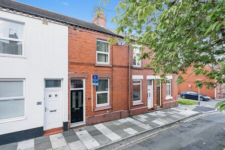 Alfred Street, 2 bedroom Mid Terrace House to rent, £700 pcm