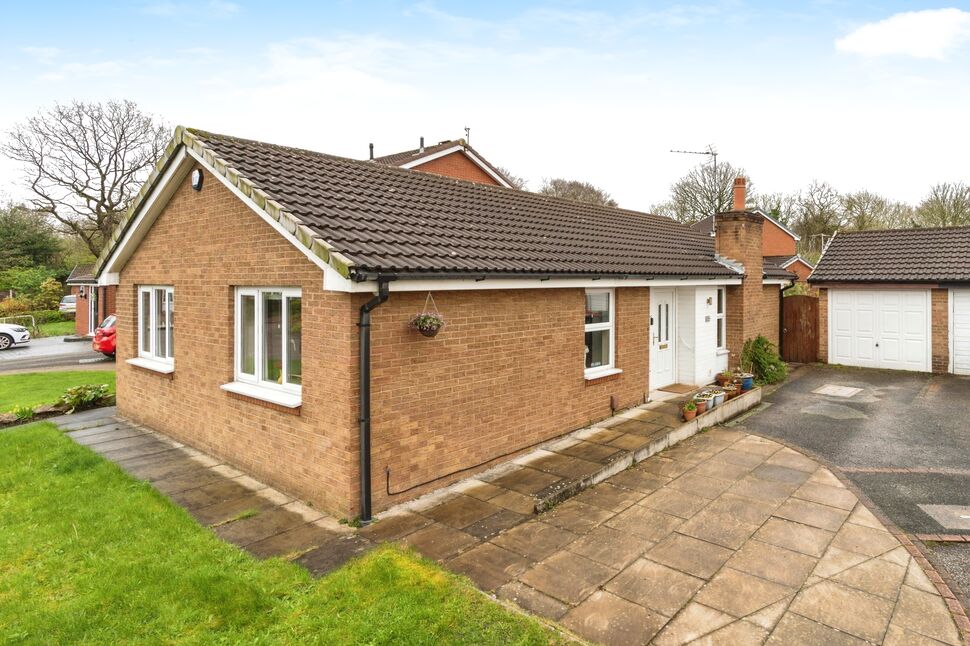 Main image of 3 bedroom Detached Bungalow for sale, Kilsyth Close, Fearnhead, Cheshire, WA2