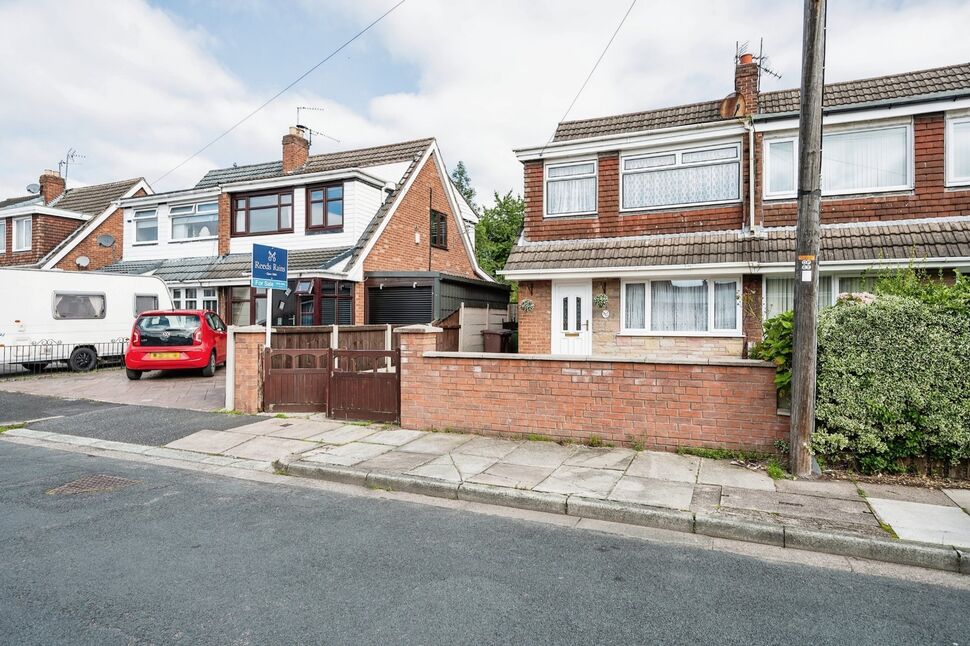 3 bedroom Semi Detached House for sale, Avenue, Sutton Leach
