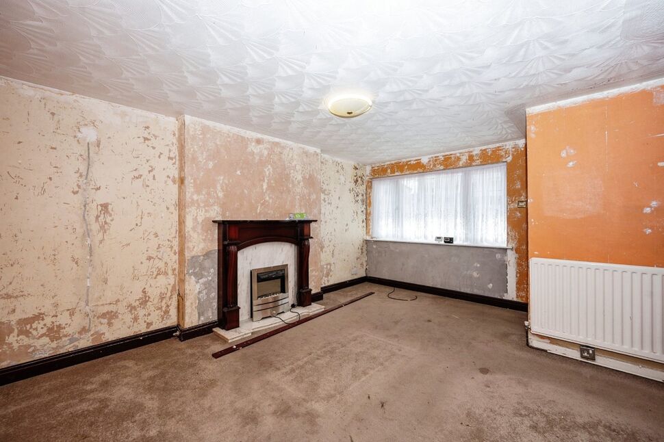 3 bedroom Semi Detached House for sale, Avenue, Sutton Leach