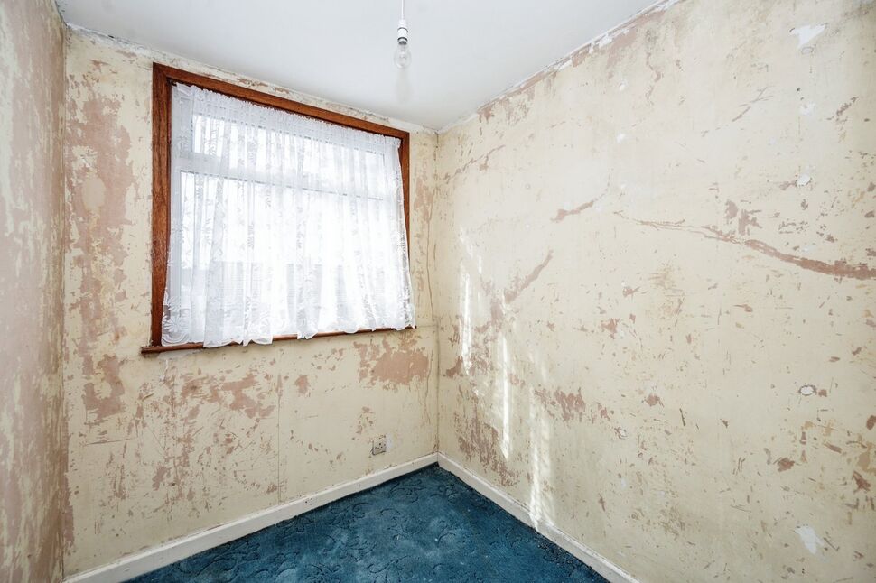 3 bedroom Semi Detached House for sale, Avenue, Sutton Leach