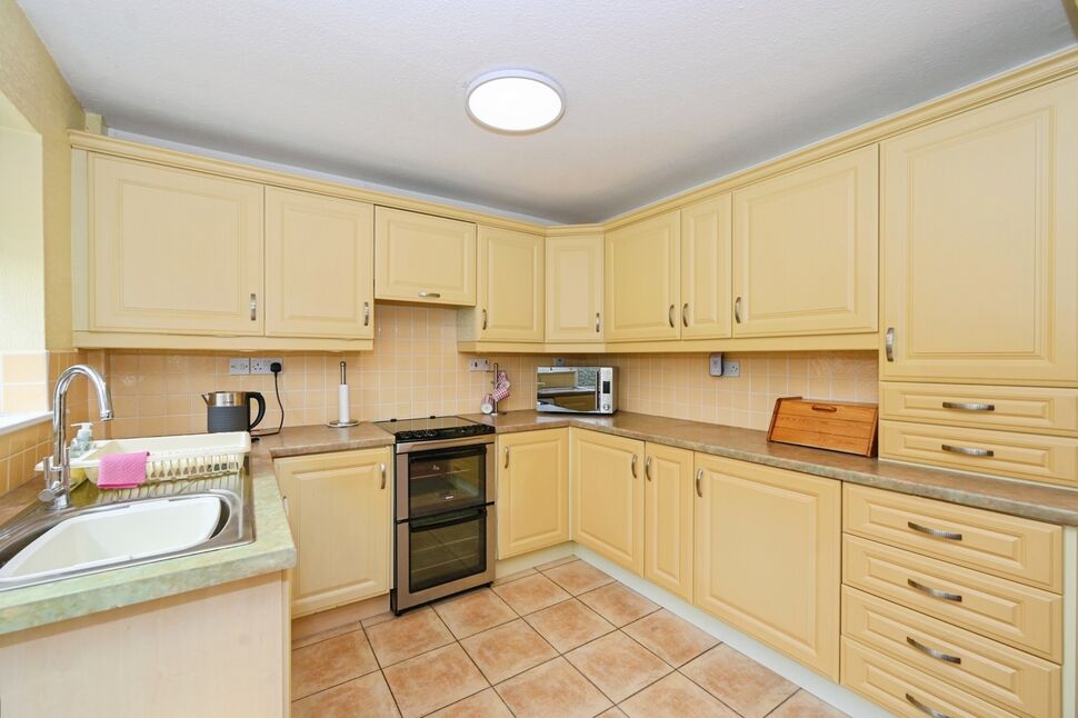 Kitchen / Dining Area