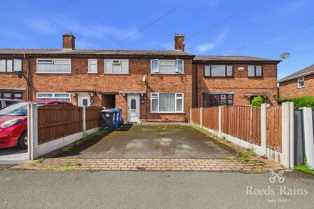 Chiltern Road, 3 bedroom Mid Terrace House to rent, &pound;1,050 pcm