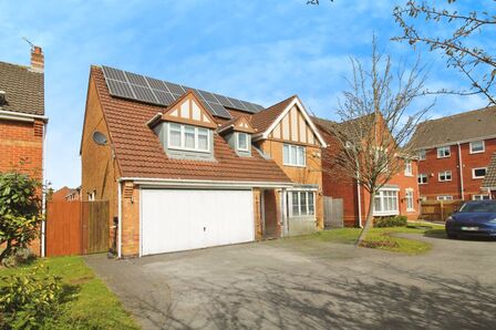 Horsey Mere Gardens, 4 bedroom Detached House to rent, £1,800 pcm