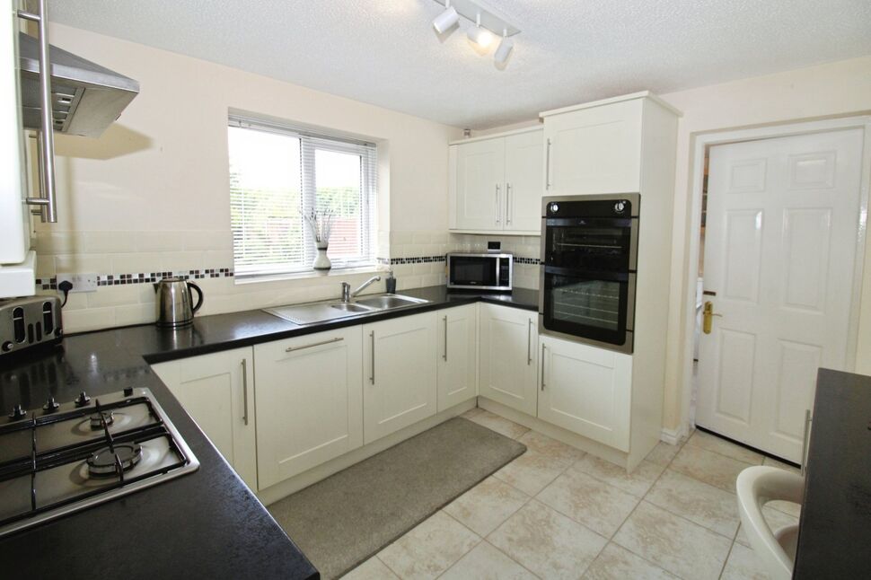 Kitchen / Breakfast Area
