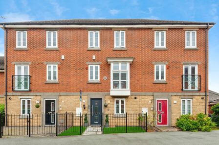 3 bedroom Mid Terrace House for sale