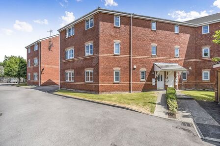 Cygnet Gardens, 2 bedroom  Flat for sale, £85,000