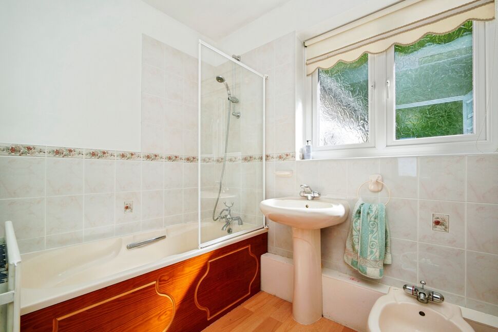 En-Suite Bathroom
