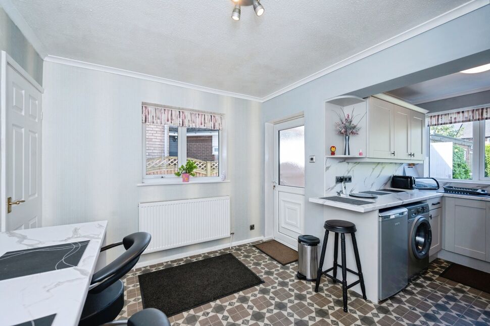 Kitchen / Breakfast Area