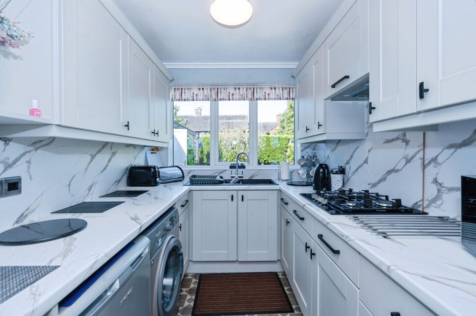 Kitchen / Breakfast Area