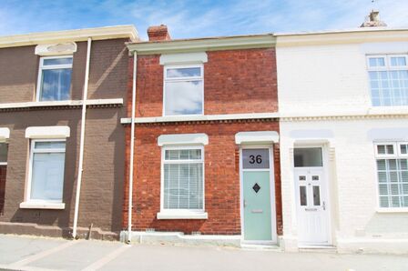 2 bedroom Mid Terrace House for sale
