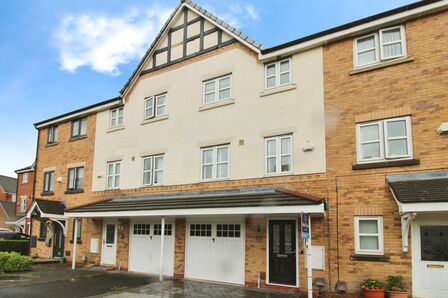 4 bedroom Mid Terrace House for sale