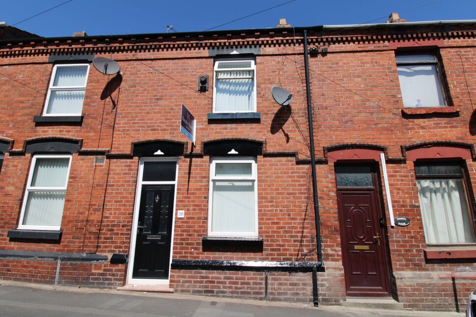 2 bedroom Mid Terrace House for sale