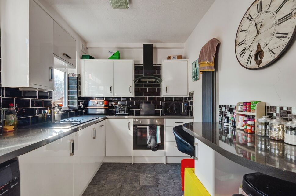 Kitchen / Breakfast Area