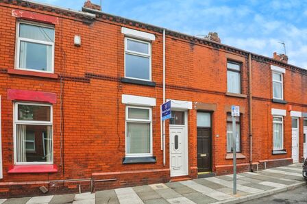 2 bedroom Mid Terrace House for sale